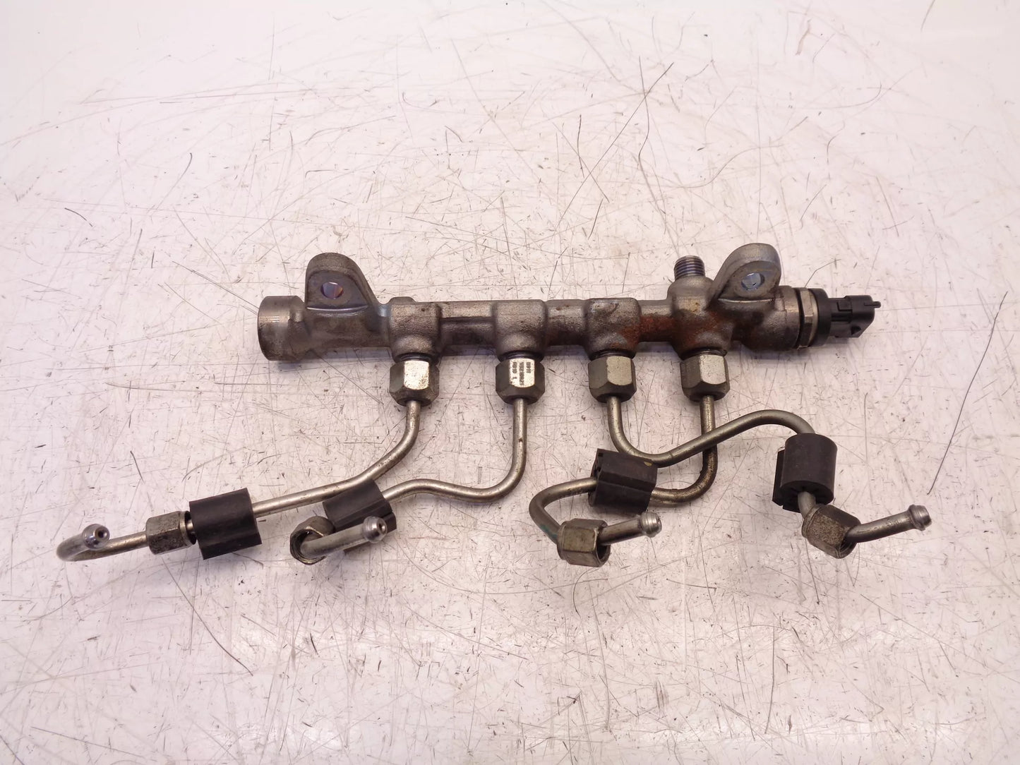 Rampa inyectora Jeep Renegade SUV 1,6 CRD 55260384 7619467 55272135 0445214363