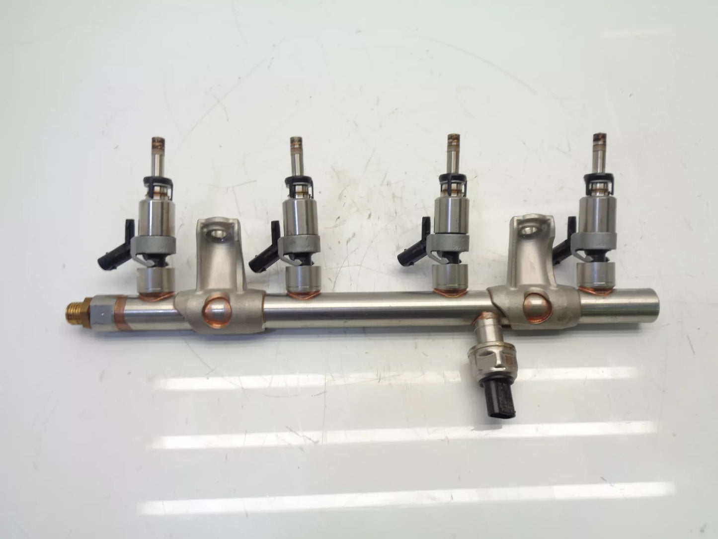 Rampa de inyección Audi A4 B9 A5 F5 2,0 40 TFSI gasolina DLVA DLV 06L133317N