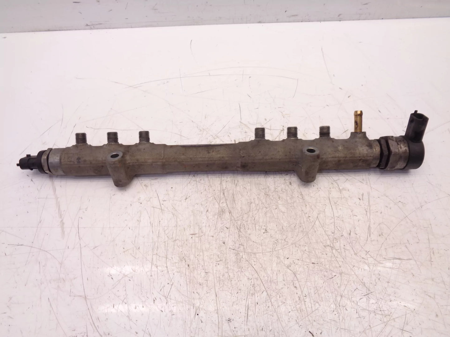 Rampa inyectora Volvo V70 MK2 II 285 2,4 D5 Diesel D5244T5 30777554 0445215023