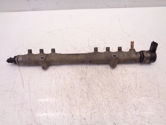 Rampa inyectora Volvo V70 MK2 II 285 2,4 D5 Diesel D5244T5 30777554 0445215023