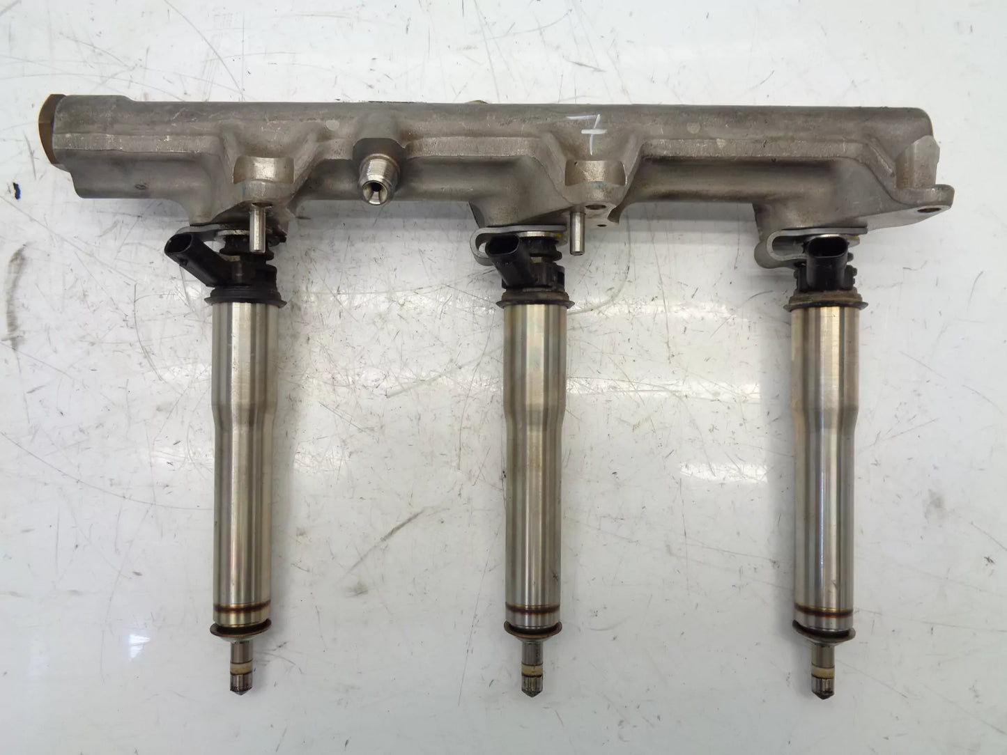 Rampa de inyección Mercedes-Benz W211 3,5 350 CGI M272.985 272.985 0261555028