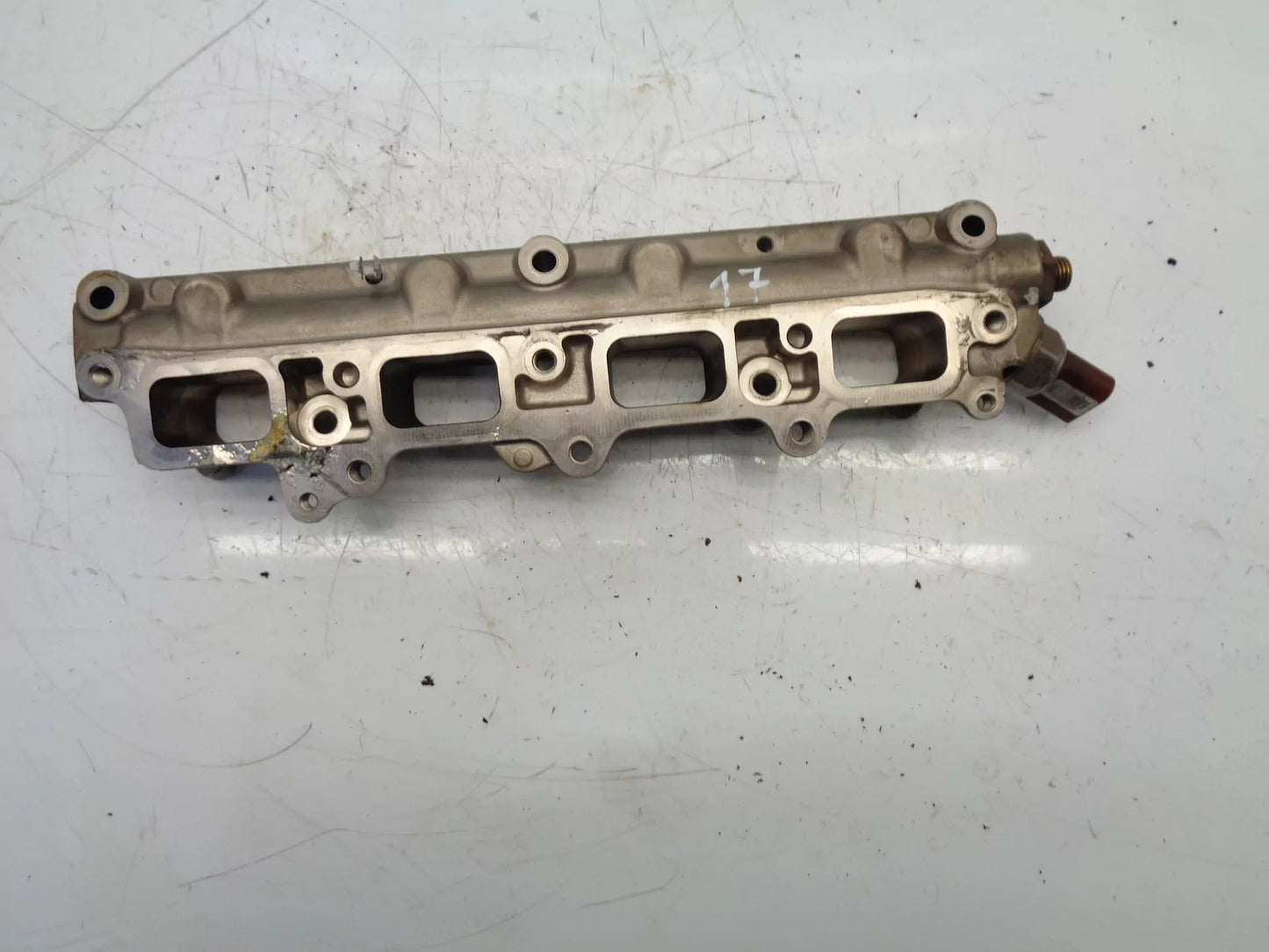 Rampa inyectora Volkswagen Golf Jetta 1.4 TSI CAVD CAVC CAV GK284AHBDE