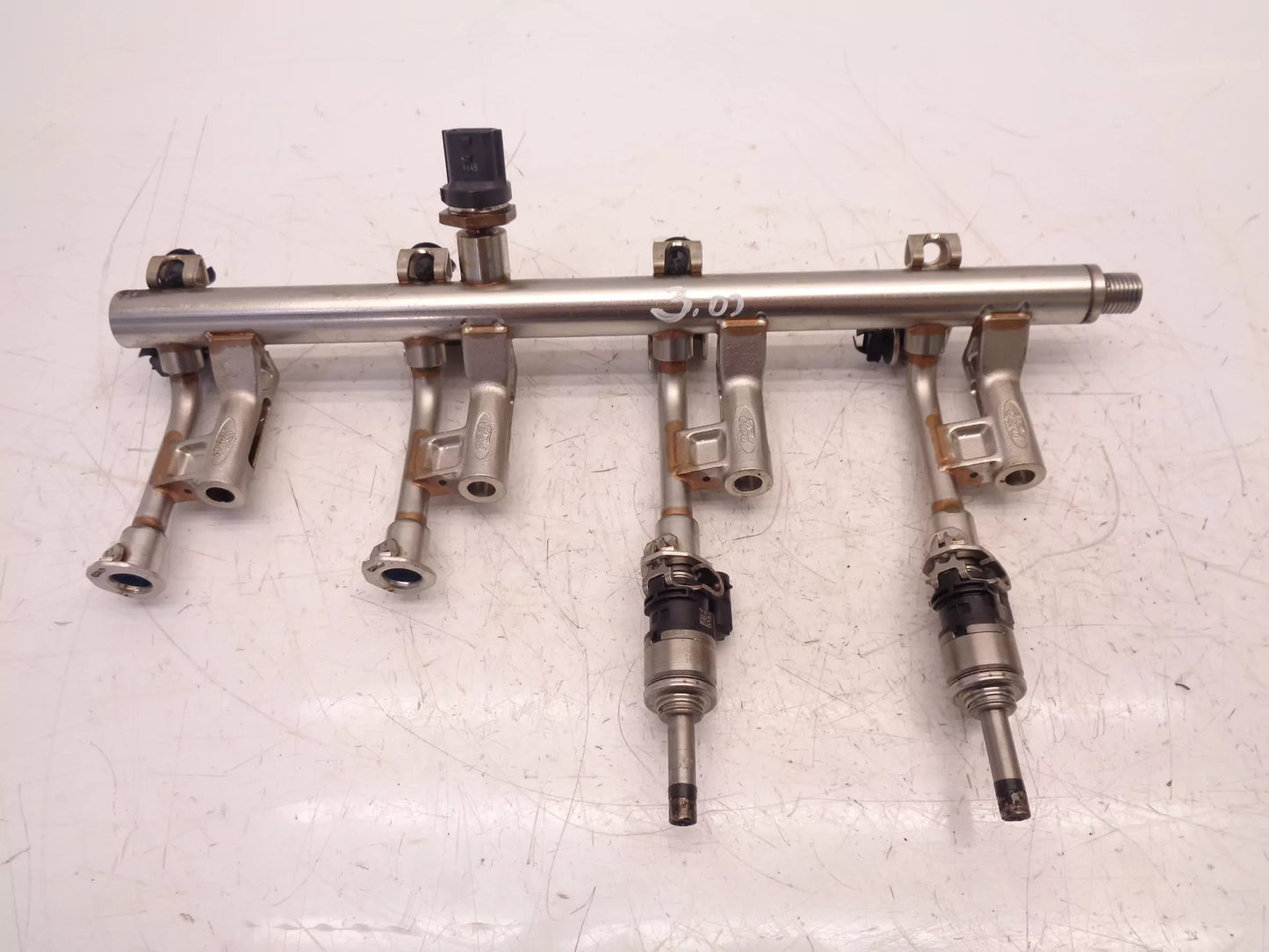 Rampa inyectora Ford Kuga II DM2 1,5 EcoBoost 4x4 M9MD M9MA DS7G-9H487-EA