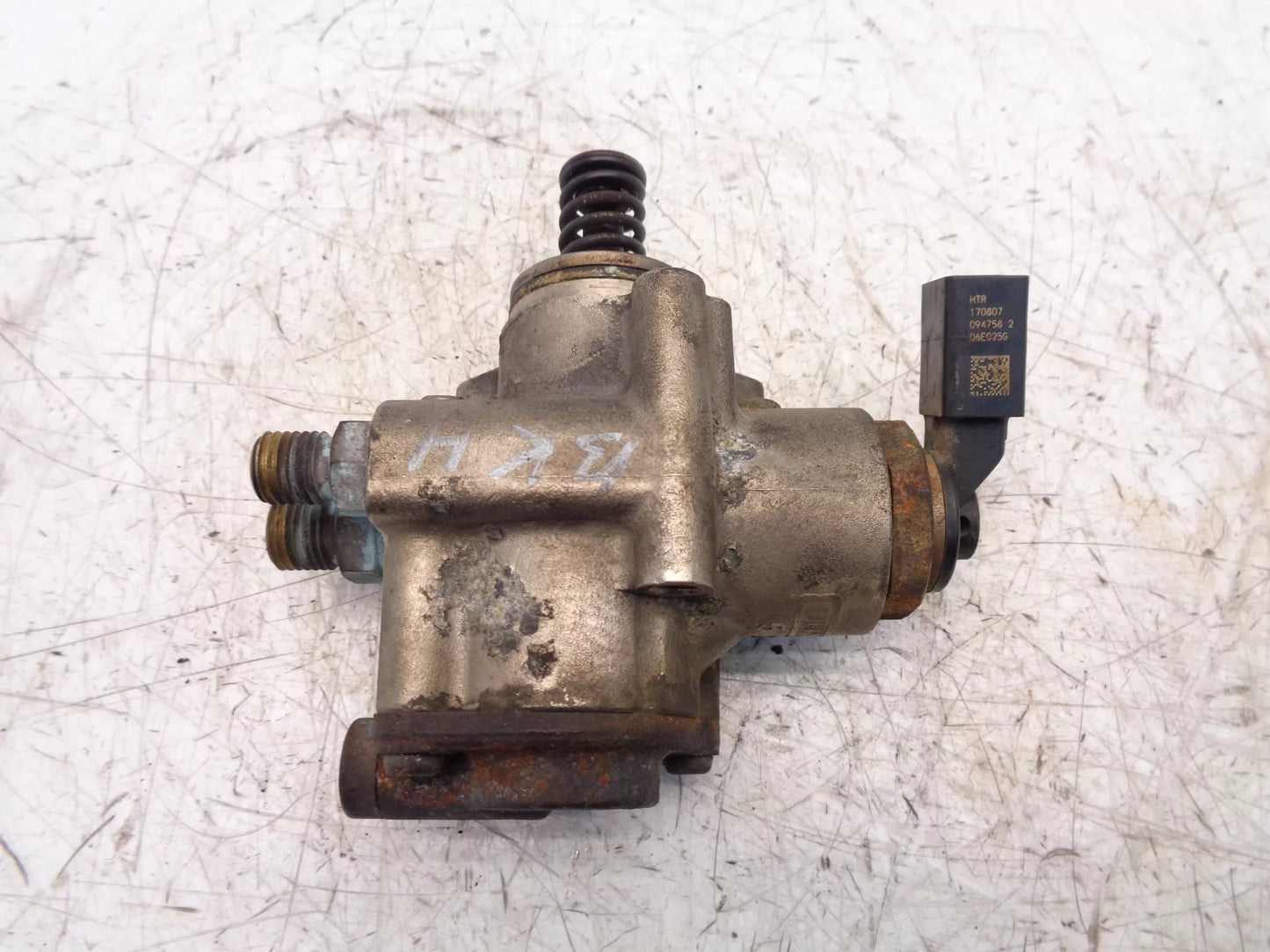 Bomba de combustible Audi A4 B7 A6 4F2 3.2 FSI BKH 06E127025G