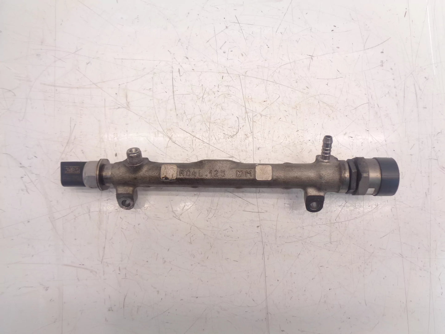 Rampa inyectora Audi A4 A5 2,0 TDI DEUA DEU 04L089D