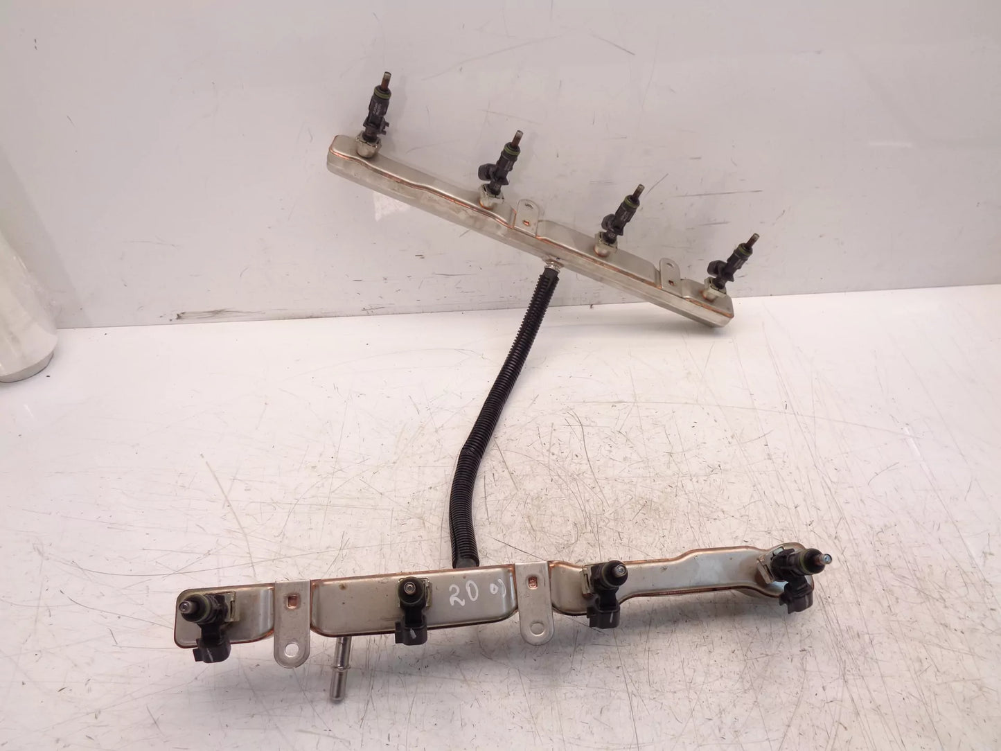 Riel inyector Dodge Ram 1500 5.7 V8 gasolina EZH 05281571AA