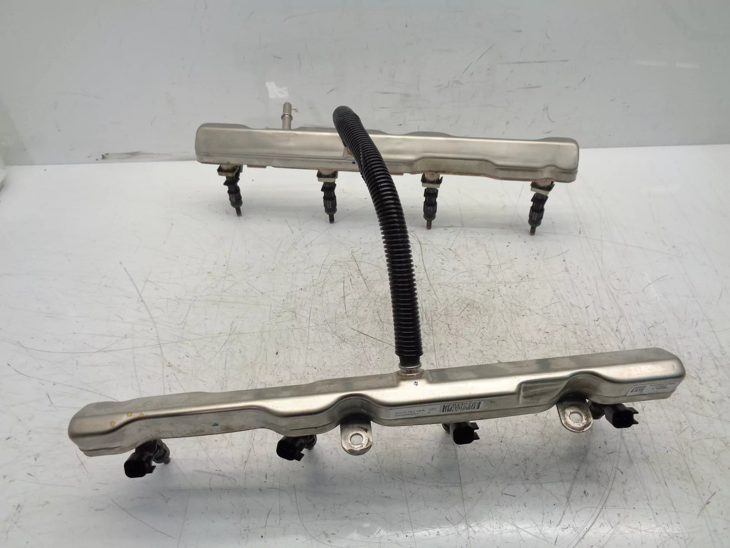 Riel inyector Dodge Ram 1500 5.7 V8 gasolina EZH 05281571AA