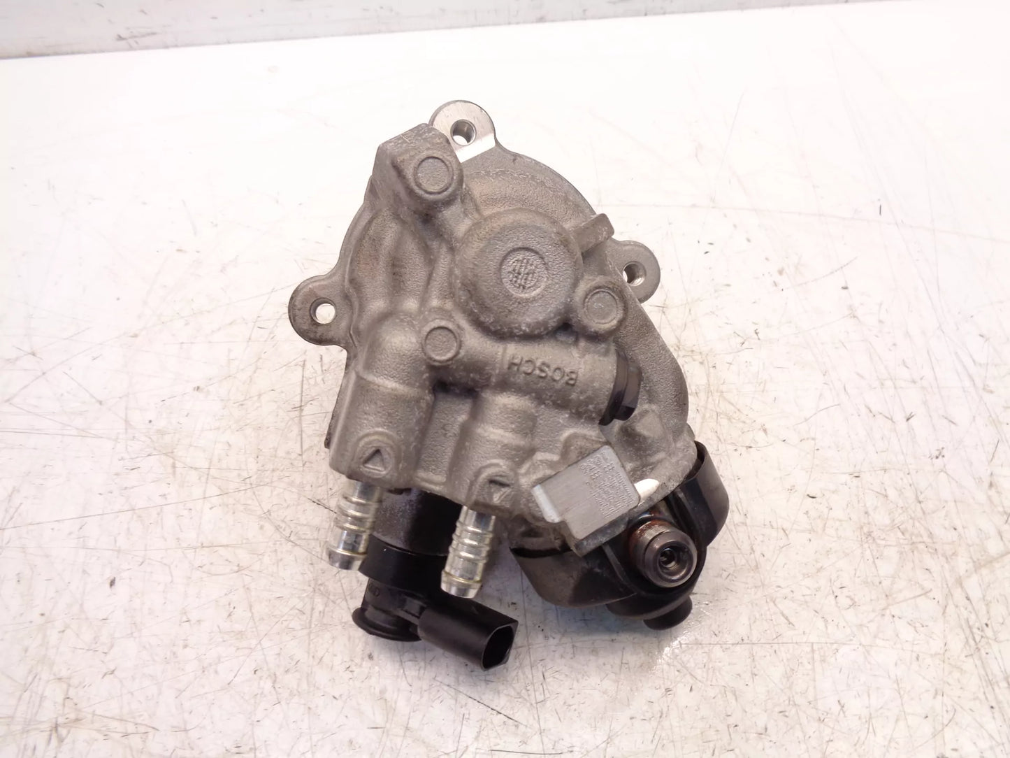 Bomba de alta presión Audi A4 A5 Q5 2.0 TDI DETA DET 0445010538 04L130755E