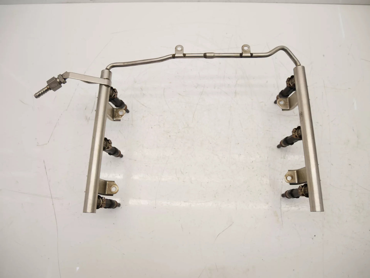 Rampa de inyectores Audi 2,4 gasolina BDW 7656585704