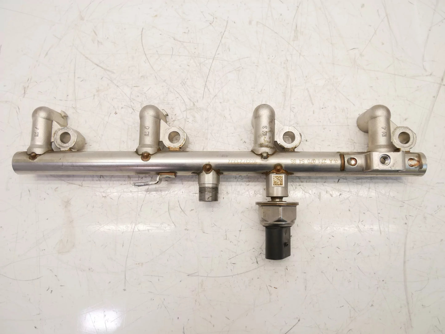 Rampa de inyectores Mercedes-Benz 1,8 CGI 271.860 A2710705495