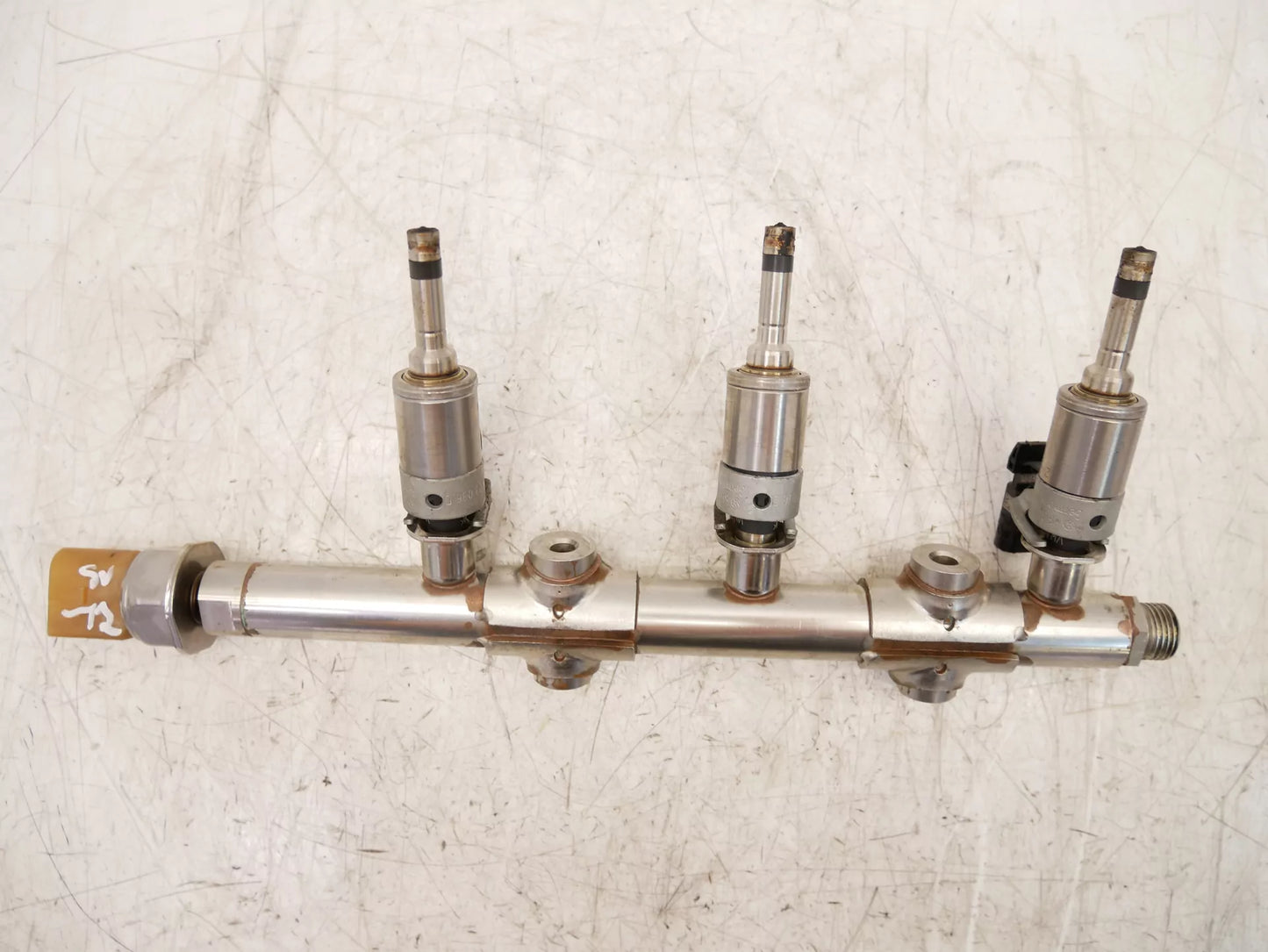 Rampa de inyectores Volkswagen Seat Skoda 1,0 TSI CHZC CHZ 04C133320F 0261500475