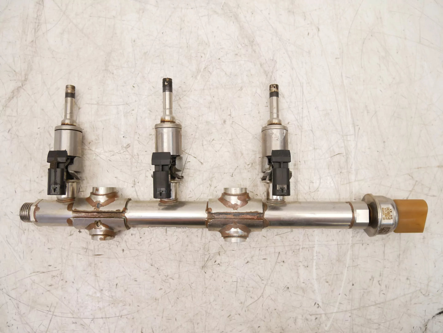 Rampa de inyectores Volkswagen Seat Skoda 1,0 TSI CHZC CHZ 04C133320F 0261500475