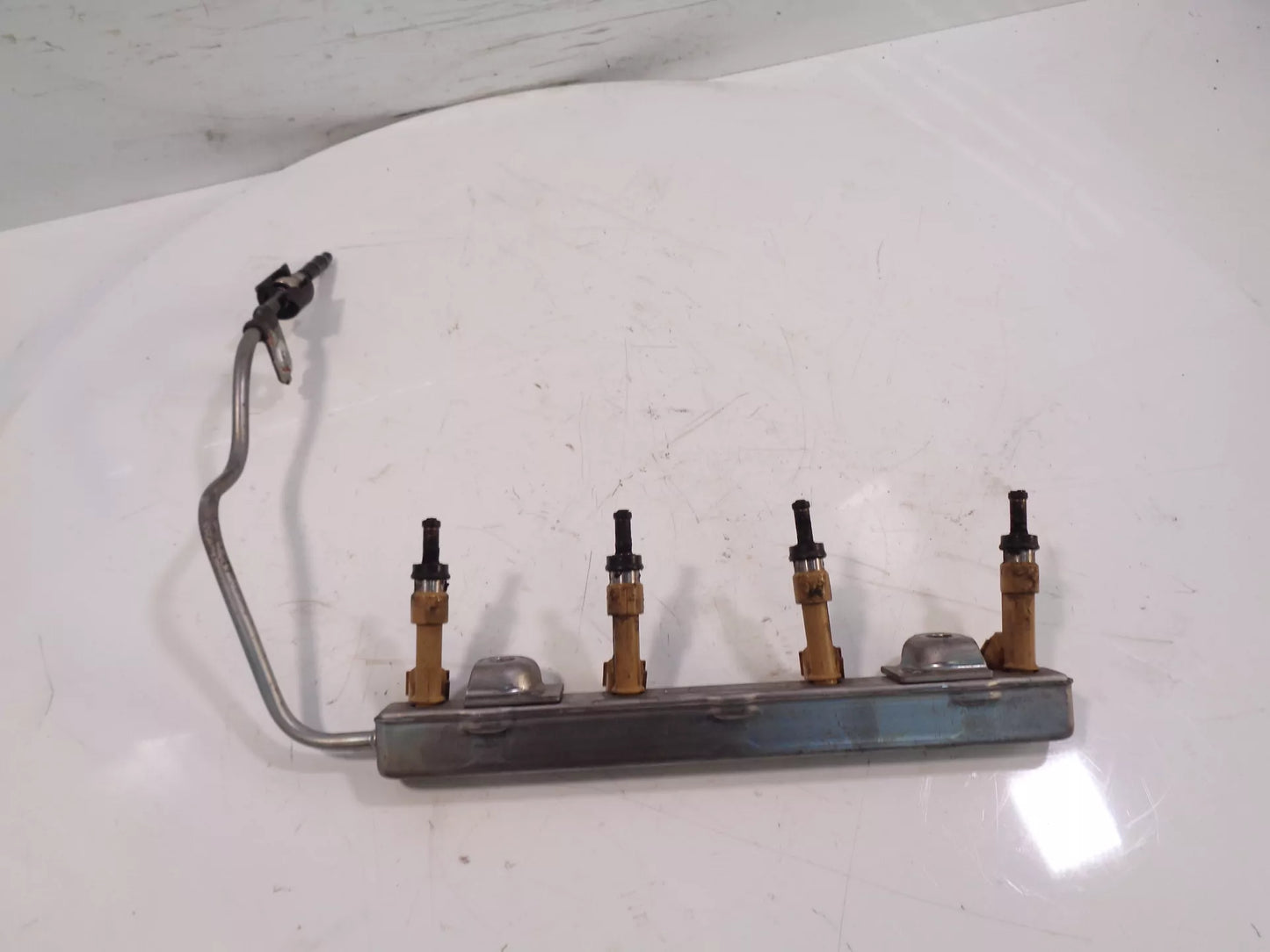 Rampa de inyectores Toyota 1,8 Hybrid 2ZR-FXE 2ZR 23250-0T030