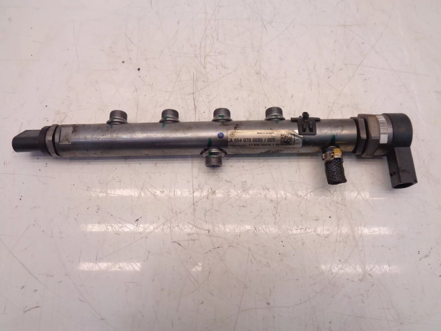 Rampa inyectora Mercedes-Benz 2,0 OM654.920 A6540700095