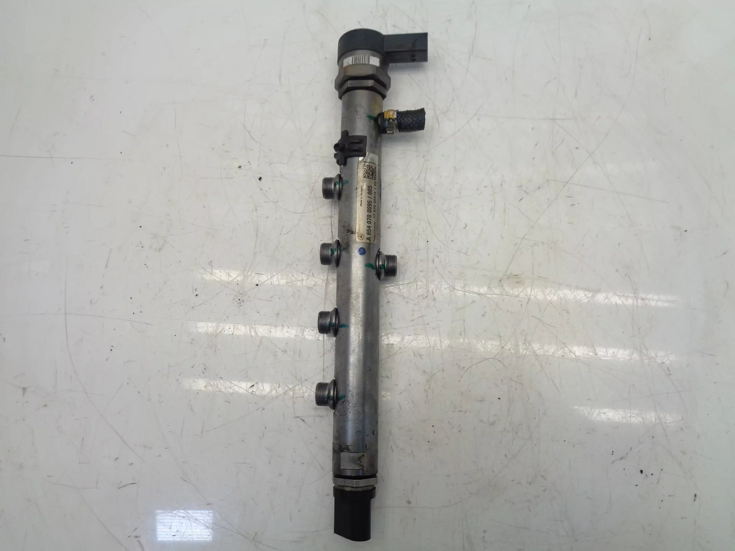 Rampa inyectora Mercedes-Benz 2,0 OM654.920 A6540700095