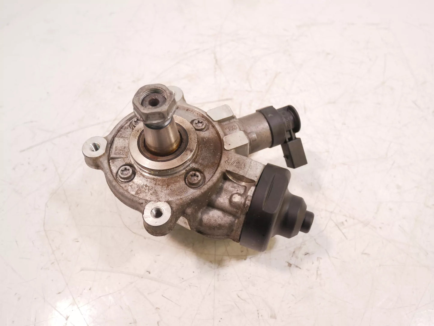 Bomba de alta presión Audi Seat Skoda Volkswagen A3 Leon 1.6 TDI CLH CLHA 04L130755D