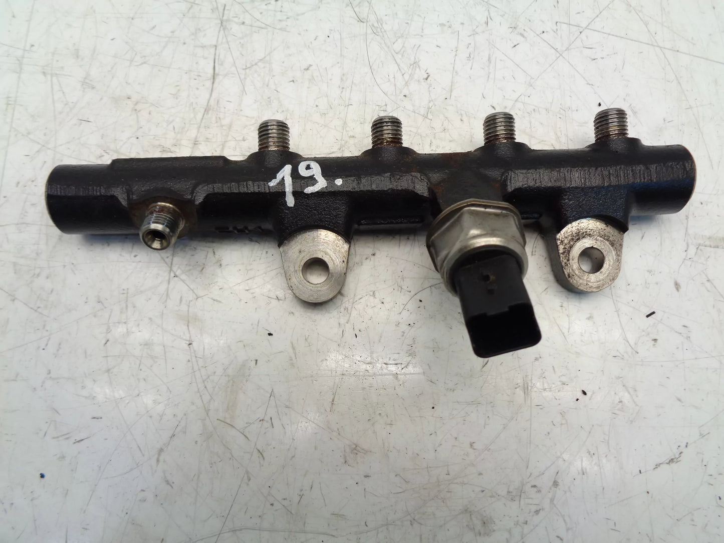 Rampa inyectora Mercedes-Benz 1,5 CDI K9K461 607.951 175210651R