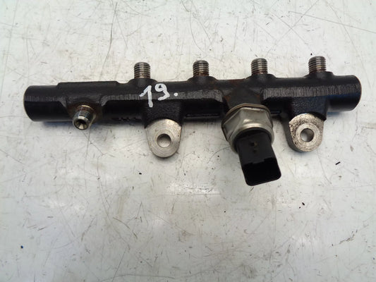 Rampa inyectora Mercedes-Benz 1,5 CDI K9K461 607.951 175210651R