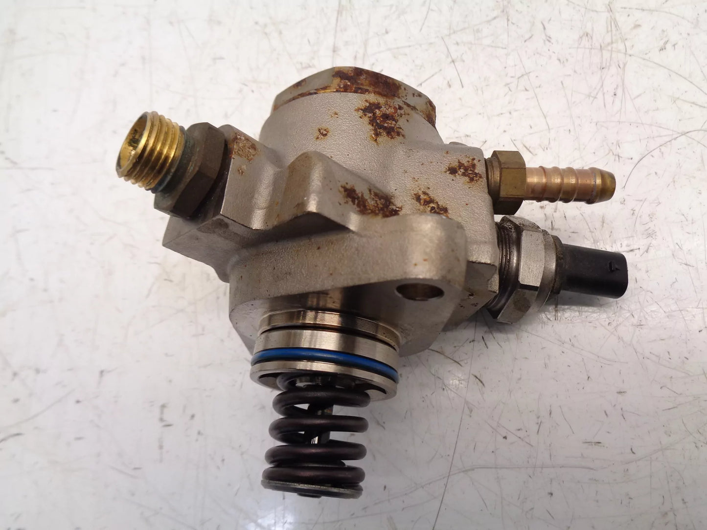 Bomba de combustible Volkswagen Audi Skoda Seat 1,0 TSI CHZB CHZ 04E127026L