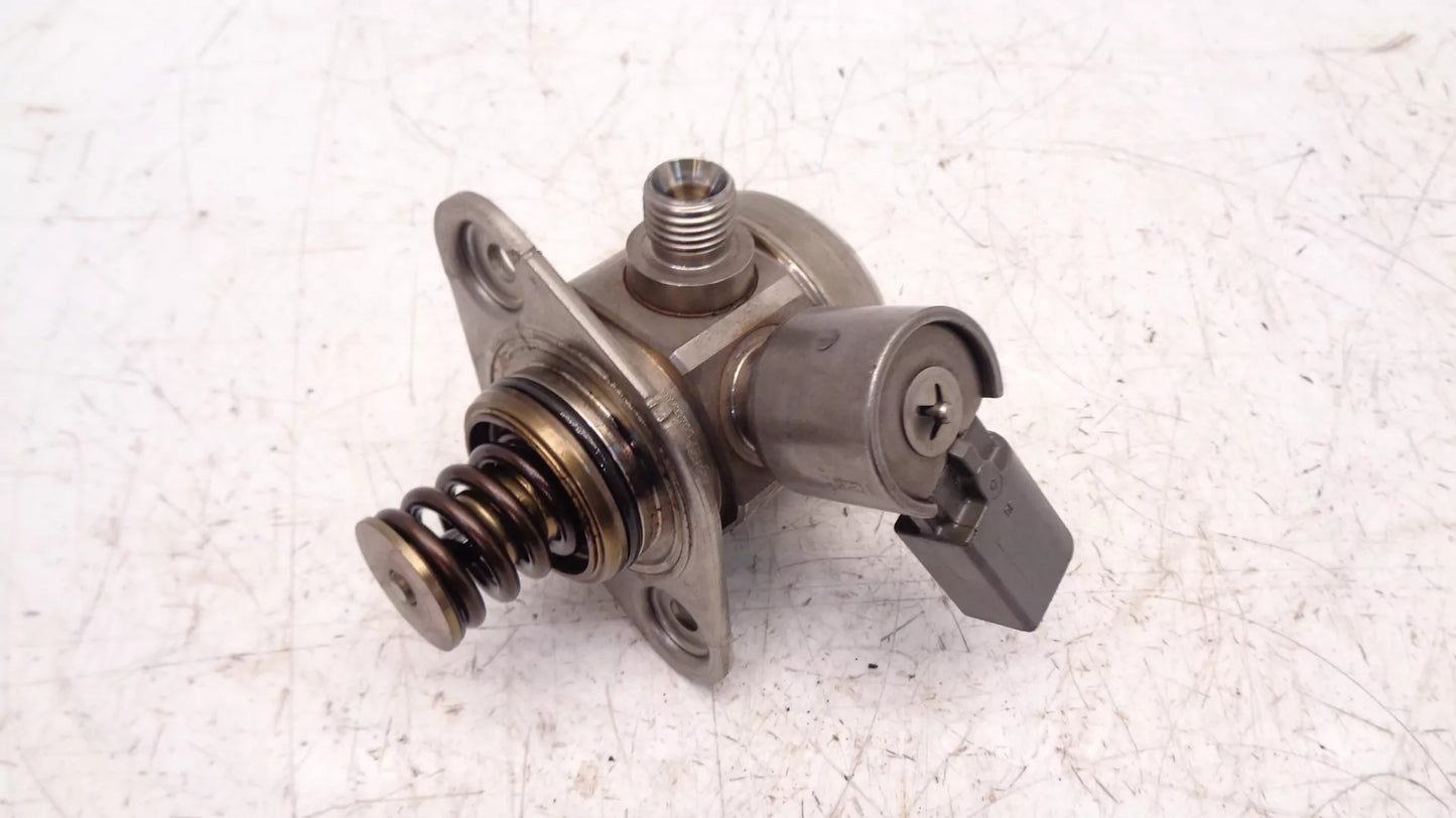 Bomba de combustible BMW Serie 5 F10 Serie 6 F13 F12 i 650 4.4 BiTurbo N63B44A 7595339