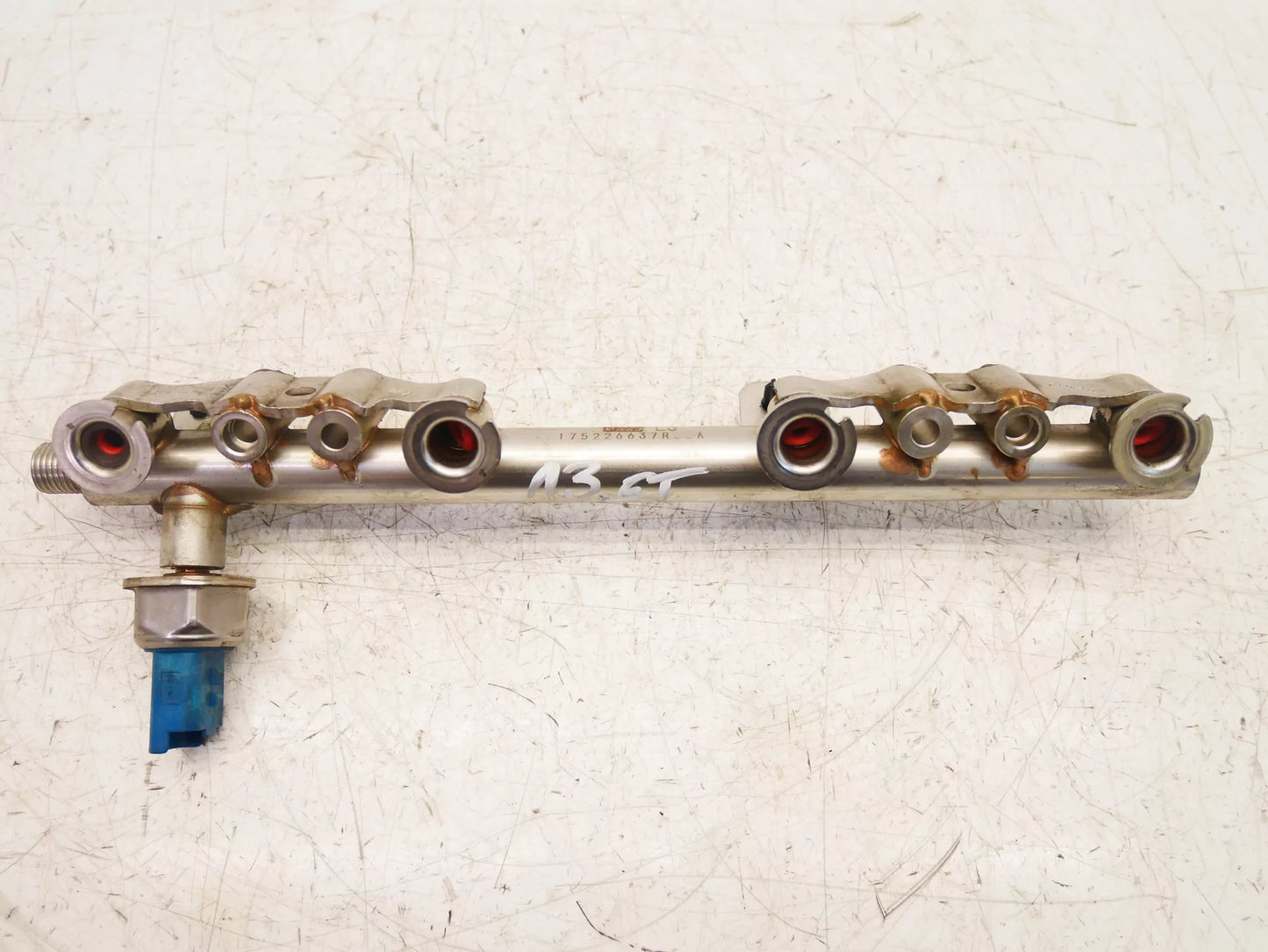 Rampa de inyectores Nissan 1,2 DIG-T HRA2DDT HRA2 175226637R