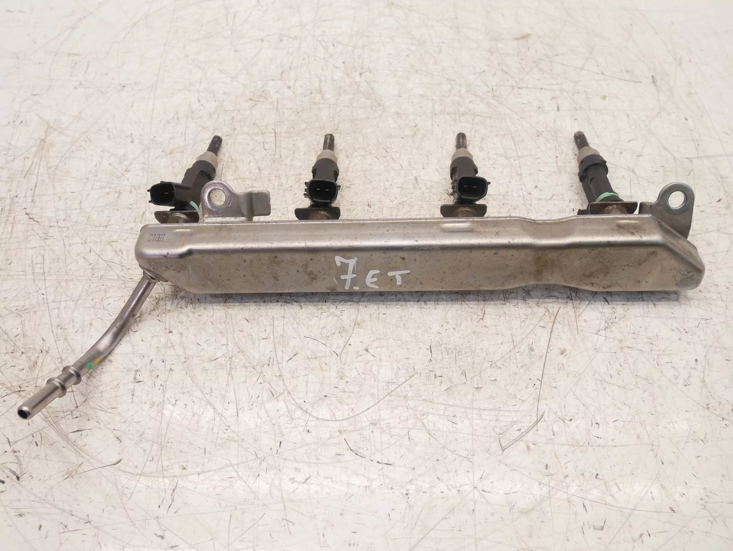 Rampa de inyectores Toyota 1,5 gasolina 2NR-FKE 18012