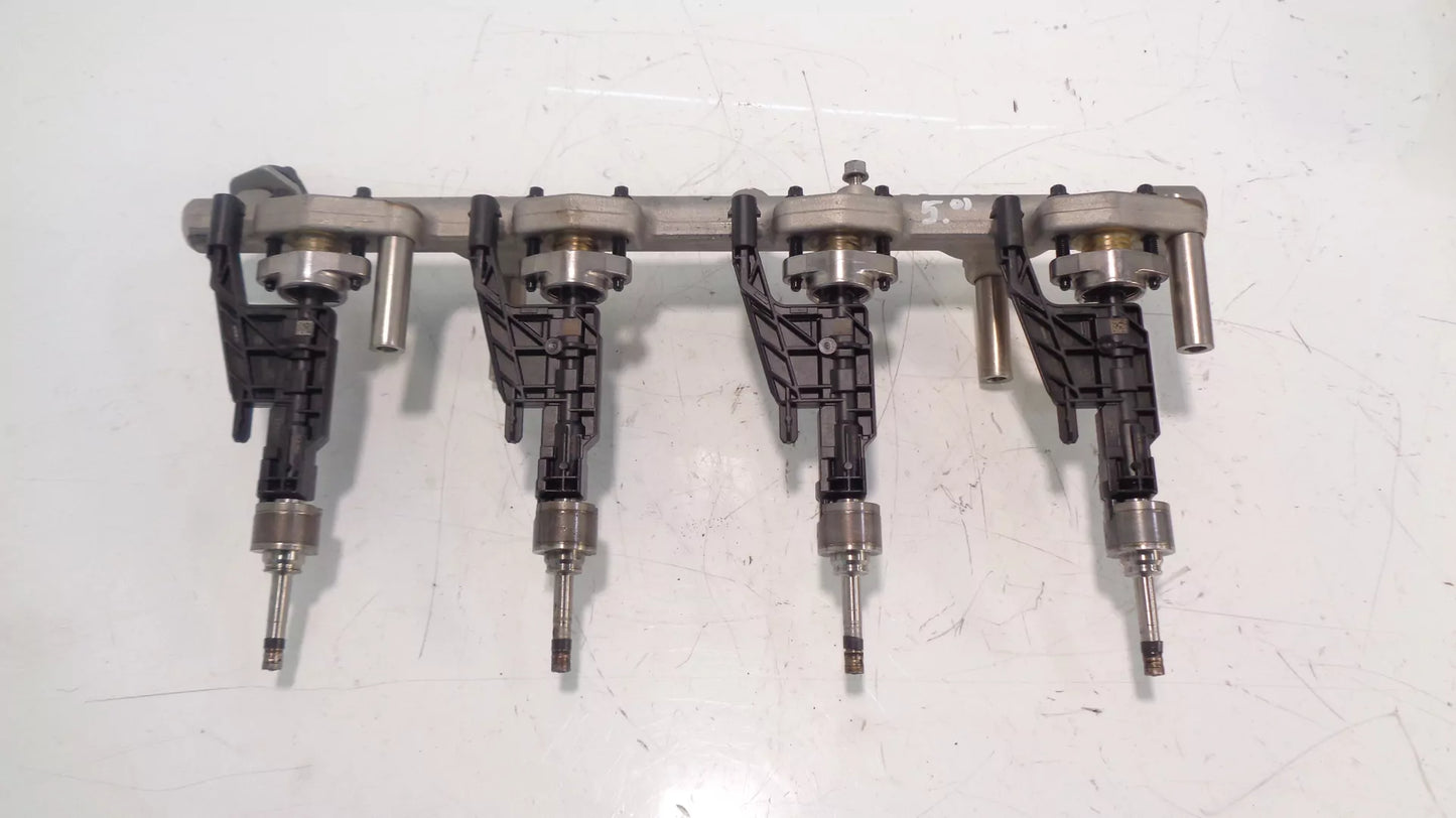 Rampa de inyectores BMW 2,0 gasolina B48B20B 14018510