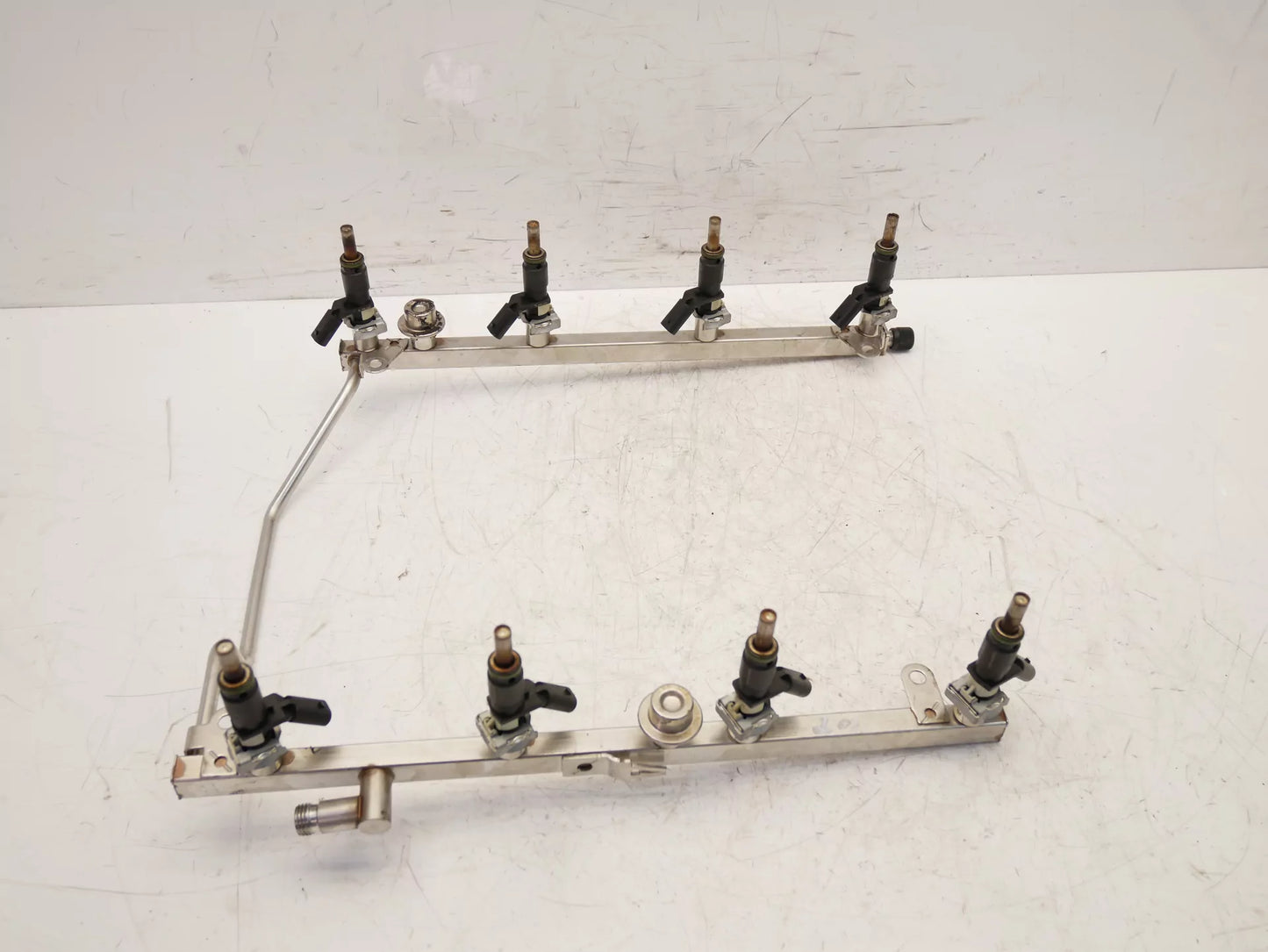 Carril del inyector Mercedes-Benz Clase GL GL 450 X164 4.7 273.923 M273 A2730700795