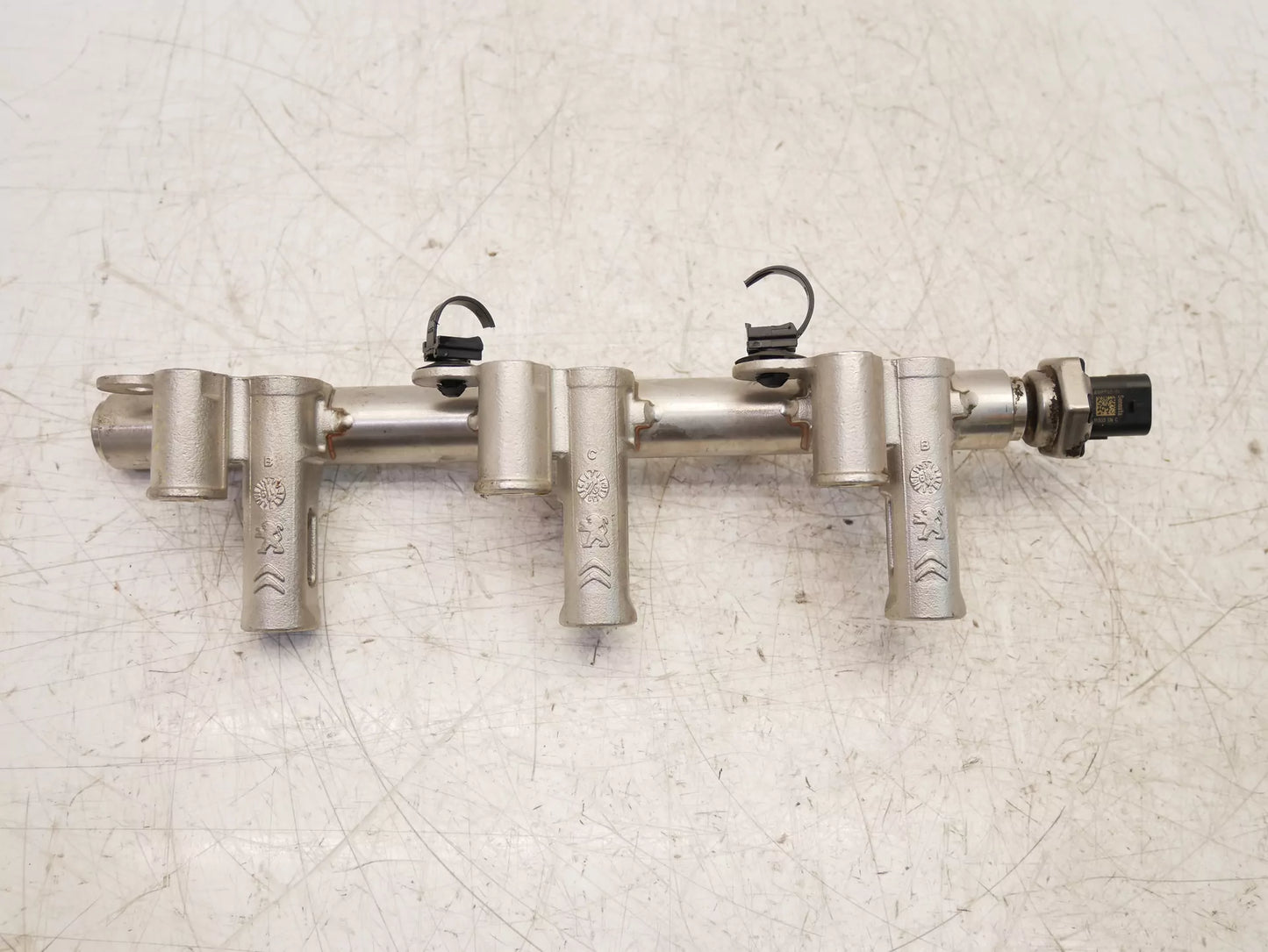 Rampa de inyectores Opel Vauxhall 1,2 68 EB2ADTD O4Y F12XHL 9811353880