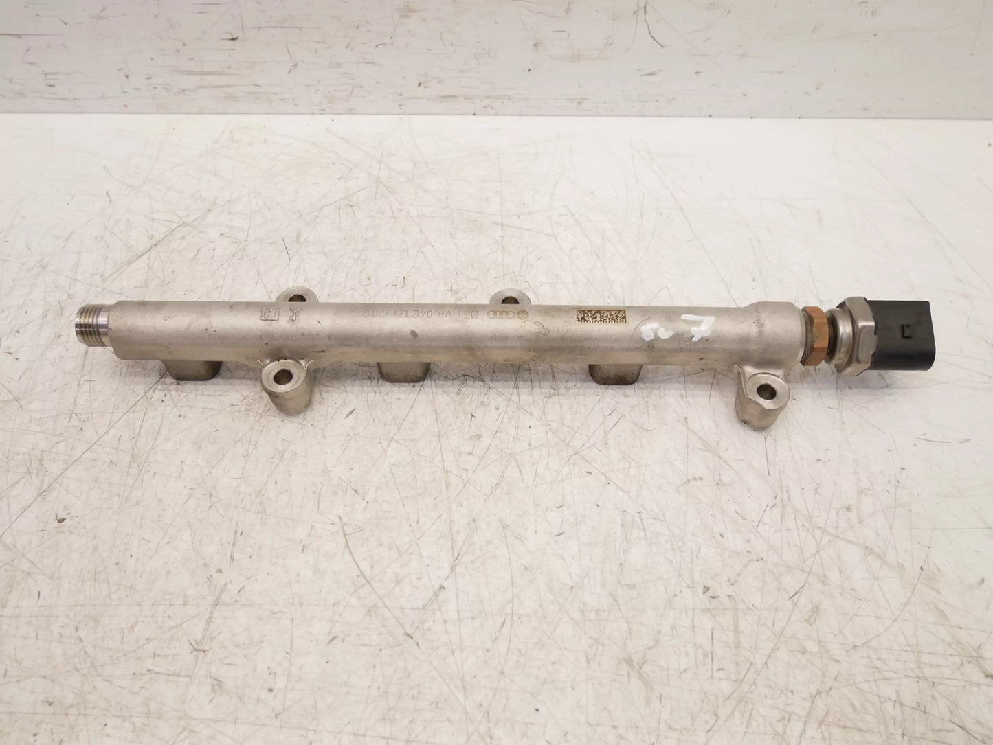 Rampa de inyectores Seat Volkswagen Audi 1,0 TSI gasolina DKRF DKR 04C133320C