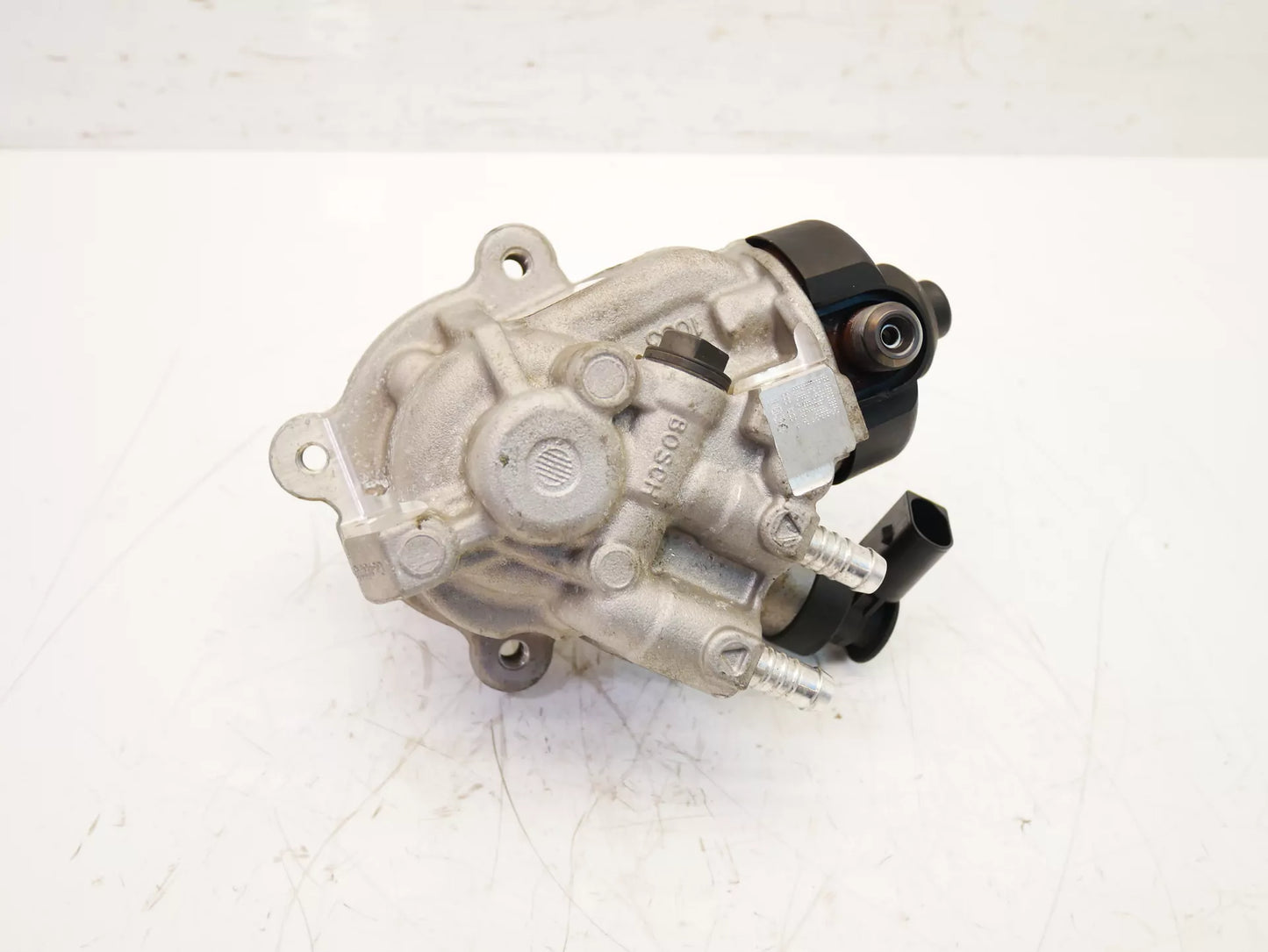 Bomba de alta presión Audi A4 B9 A5 Q5 2.0 TDI DETA DET 0445010538 04L130755E