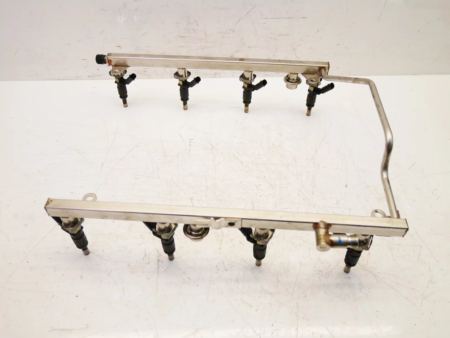 Rampa de inyectores Mercedes-Benz 4,7 4-matic M 273.923 A2730700795 A2720780249