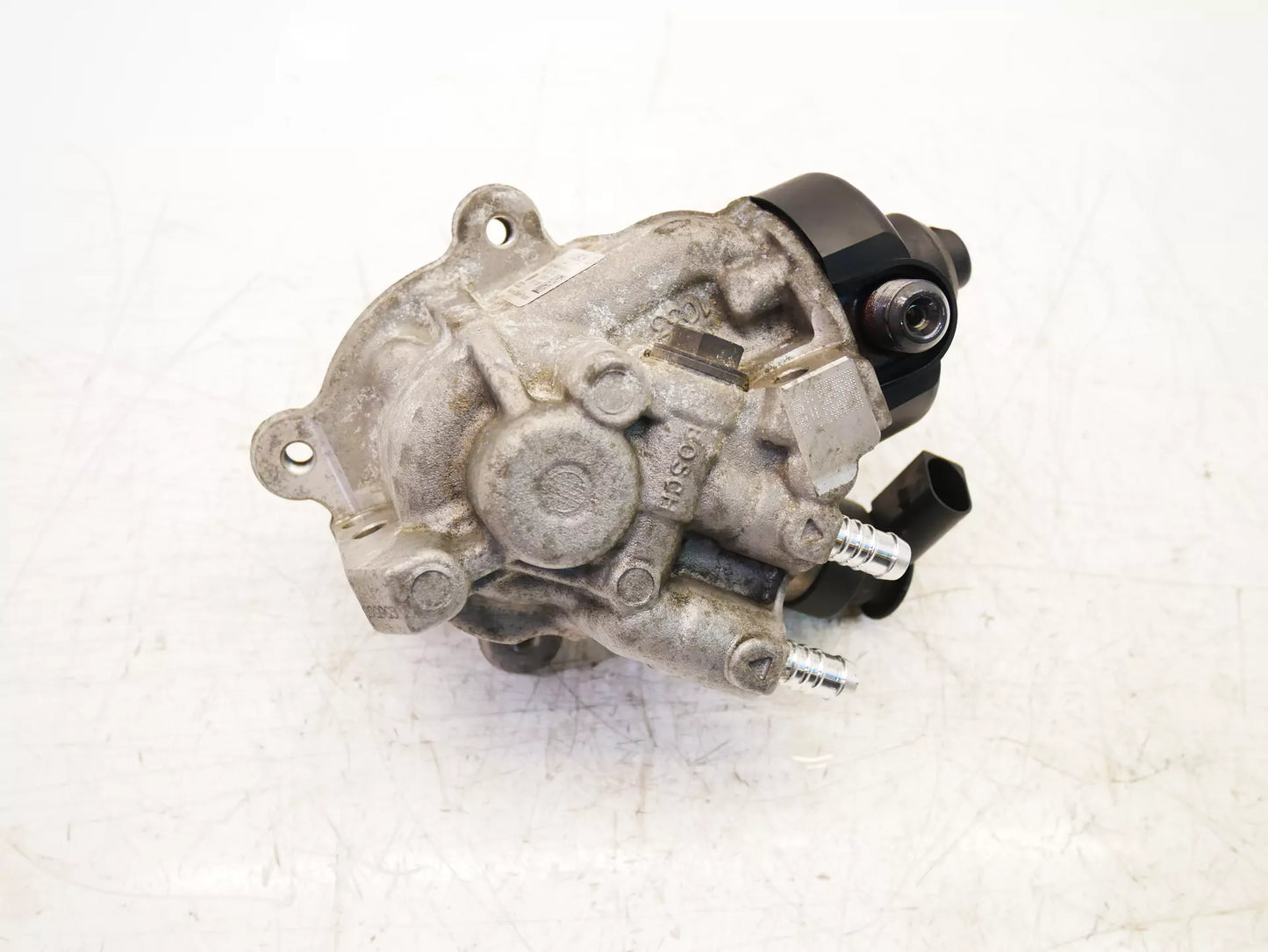 Bomba de alta presión Audi Q3 8U 2.0 TDI Diesel CUWA CUW 0445010537 04L130755D