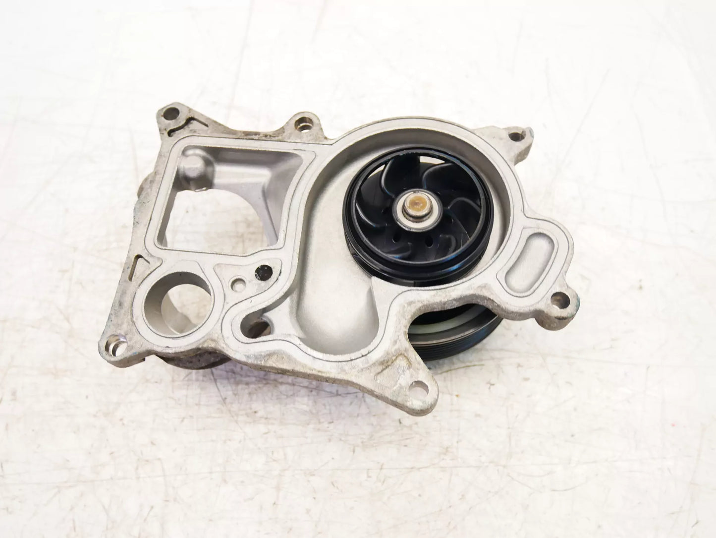 Bomba de agua BMW 2,0 D Diesel N47D20C N47 7810833