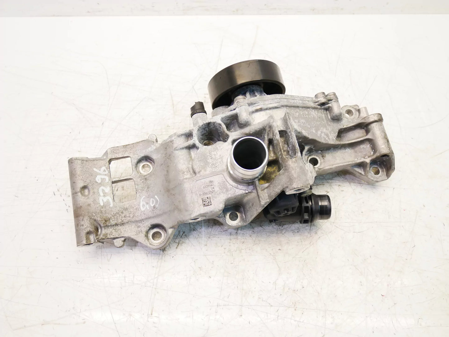 Bomba de agua BMW 1,5 gasolina B38A15A B38 8631940