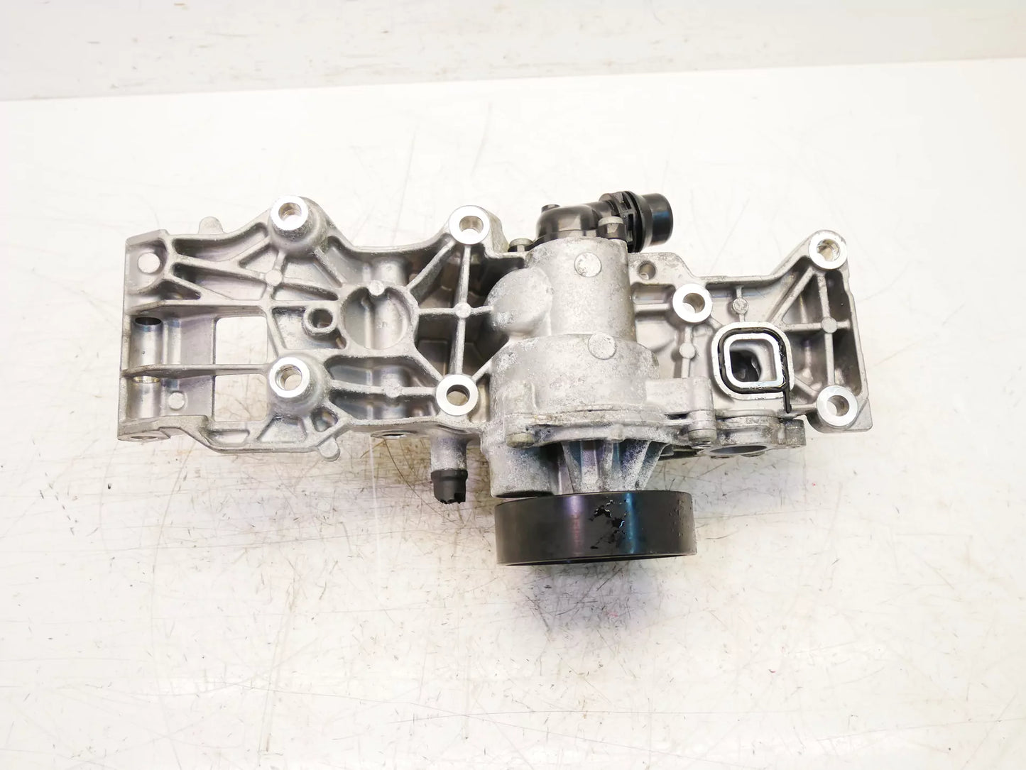 Bomba de agua BMW 1,5 gasolina B38A15A B38 8631940