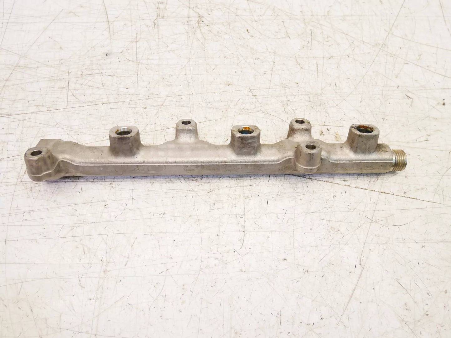 Rampa de inyectores Volkswagen Audi Seat 1,0 TSI DKLA 04C133320G