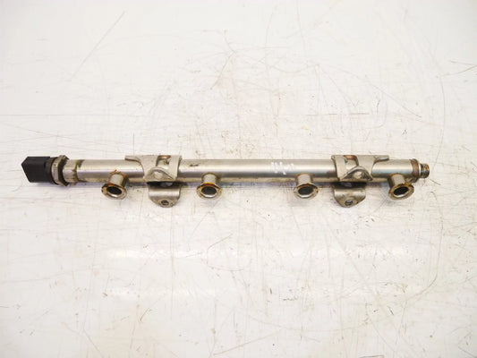 Rampa inyectora Volkswagen Volkswagen Golf VII MK7 1.4 TSI CZEA CZE 04E133320D