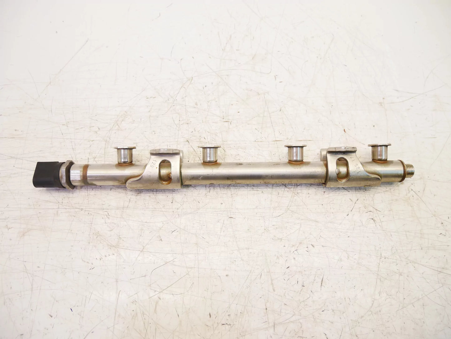 Rampa inyectora Audi Volkswagen A3 Golf 1.4 TFSI e-Tron GTE CUKB CUK 04E133320D