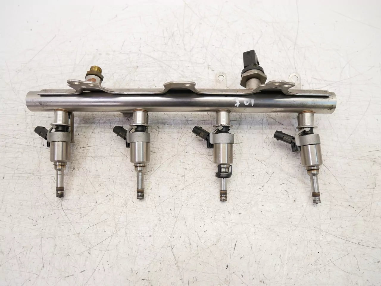 Rampa de inyectores Audi 2,0 TFSI gasolina CAE CAEB CAED 06H133317M