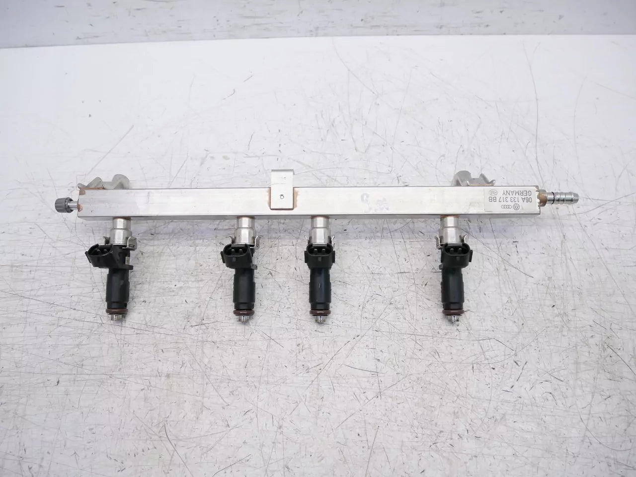 Rampa de inyectores Volkswagen Audi Skoda 1,6 Multifuel CMX CMXA 06A133317BB 06A906031CM