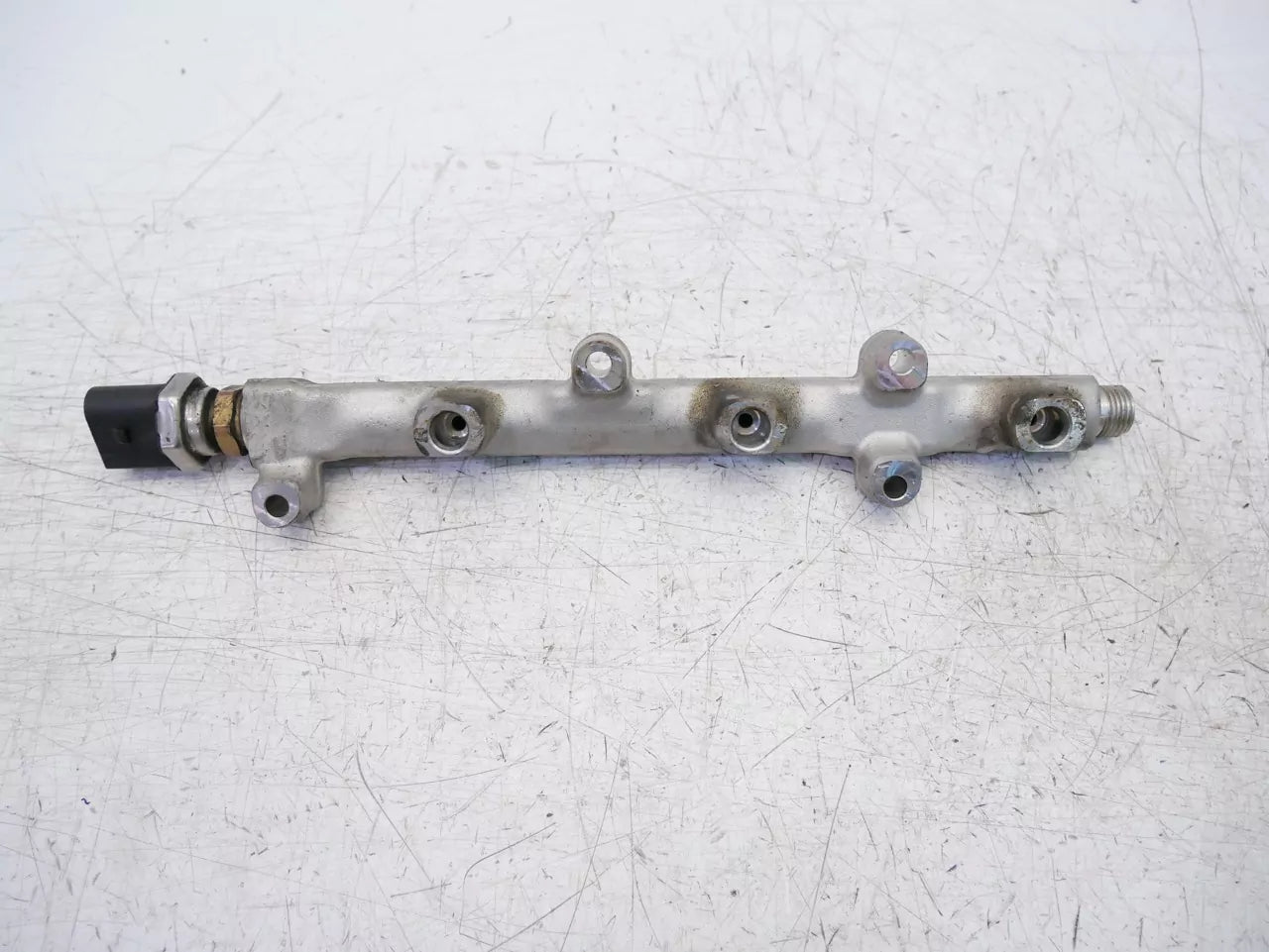 Rampa inyectora Audi Seat Volkswagen 1,0 TSI DKRF DKR DKRA 04C133320C