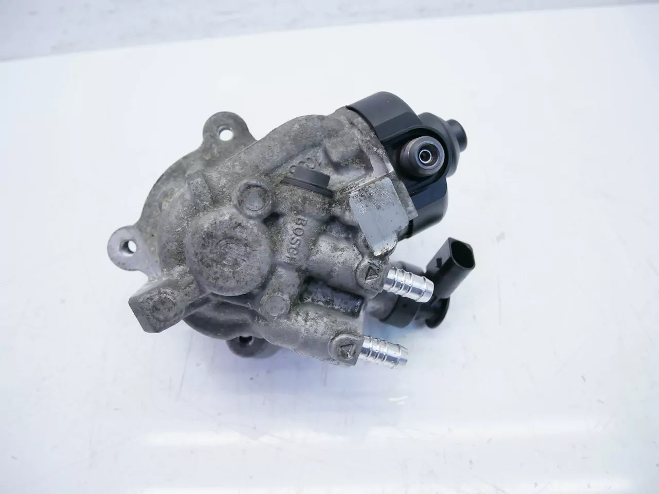 Bomba de alta presión Audi Seat Skoda Volkswagen A3 Leon Golf 1.6 TDI CLHA 0445010537