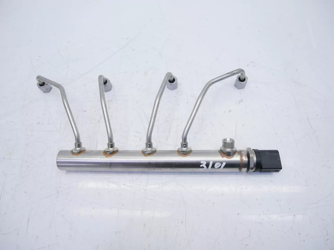 Rampa de inyectores BMW 2,0 gasolina 328i N26B20A N26 7585411