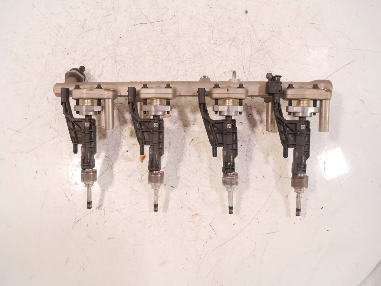 Rampa de inyectores BMW 2,0 Hybrid 330 e B48B20B 8665633 1353-8656548