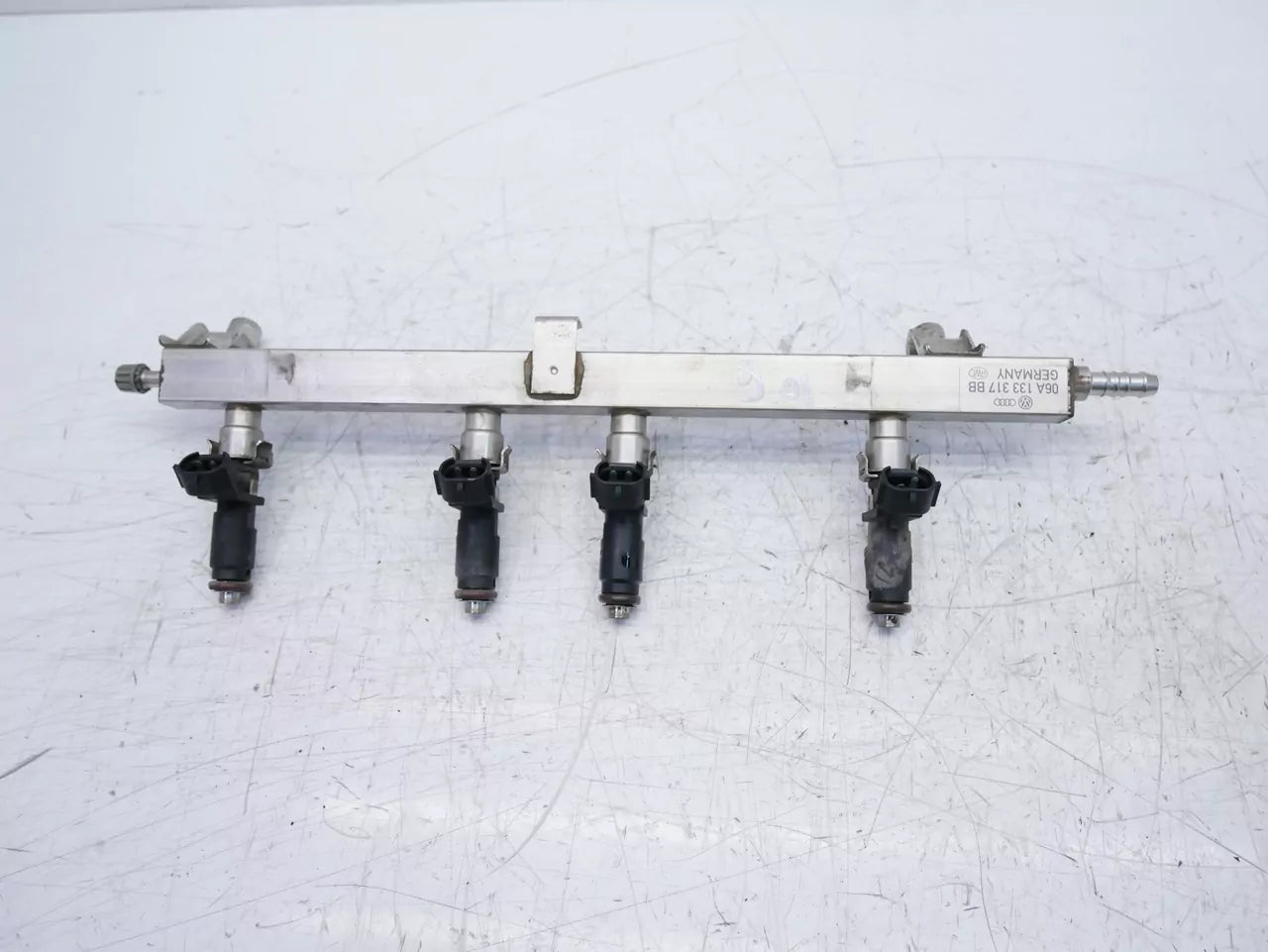 Rampa inyectora Volkswagen Audi Seat Golf A3 Leon 1.6 CCS 06A133317BB 06A906031CM