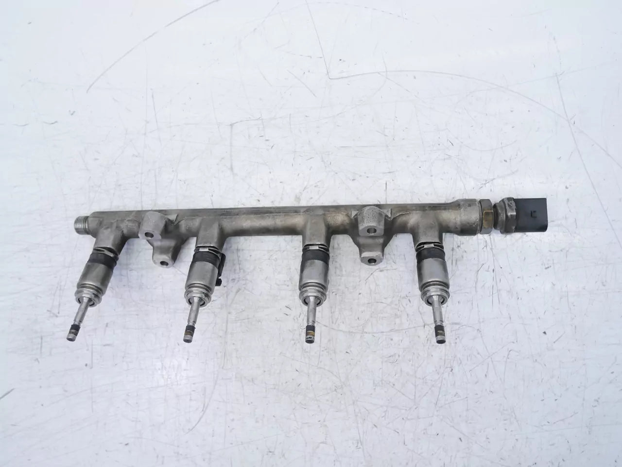 Rampa de inyectores Volkswagen 1,5 TSI DPCA DPC 05E133320