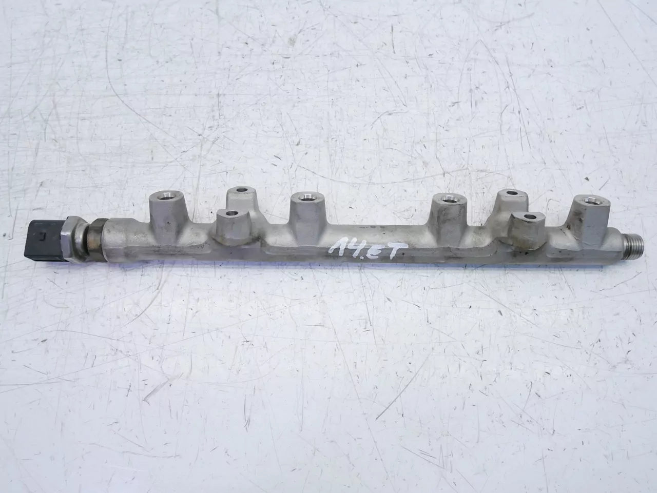 Rampa de inyectores Seat Audi Volkswagen 1,5 TFSI DADA 05E133320