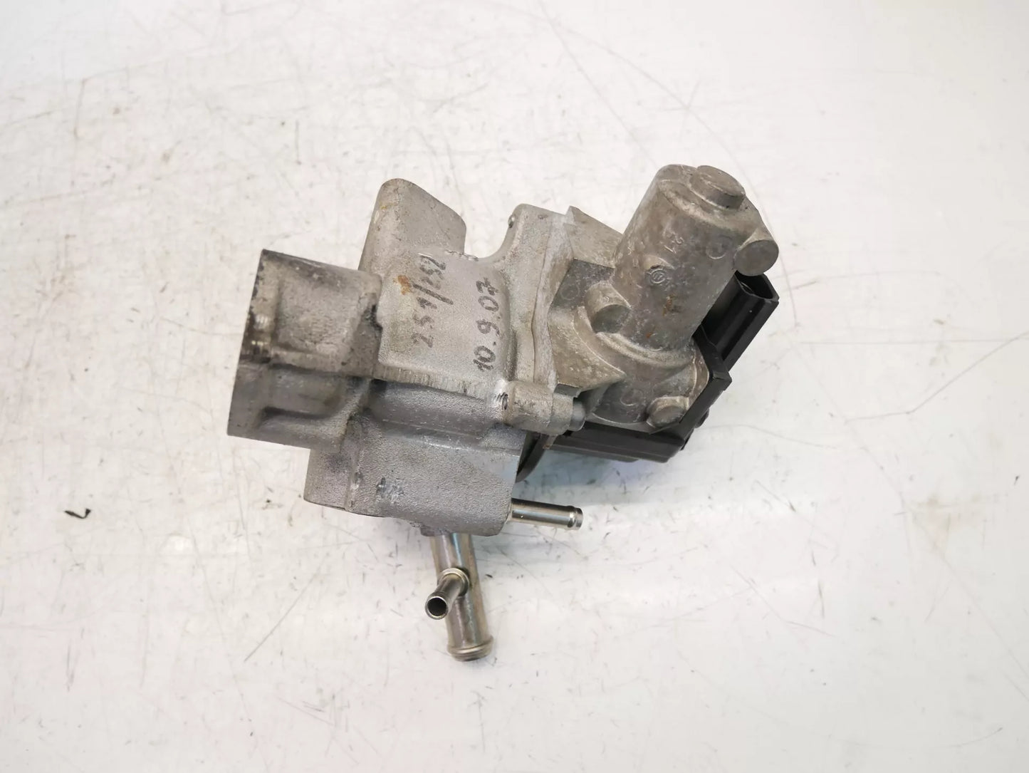Válvula EGR Audi 4,2 TDI Quattro V8 BTR 057131224E