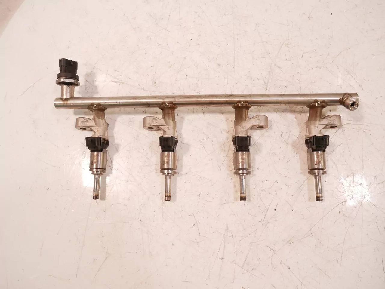 Rampa de inyectores Mazda 2,0 Skyactive-G PEX3 PE PE0113150